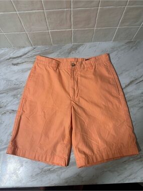 Vineyard Vines Club Shorts in solid orange, size 28